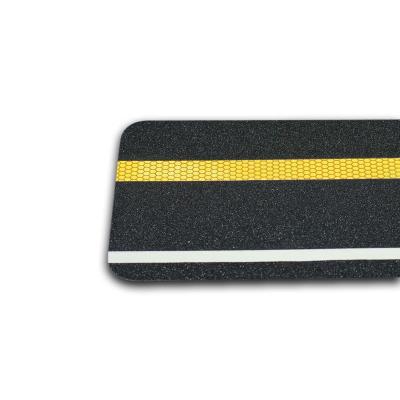 m2-Antirutschbelag Multifunktionsbelag schwarz mit Streifen reflektierend & nachleuchtend 150x610mm 