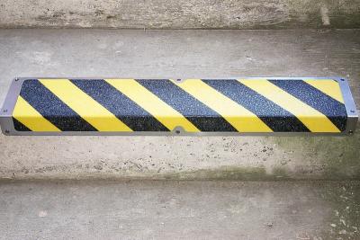 Antirutschkantenprofil Aluminium Warnmarkierung 